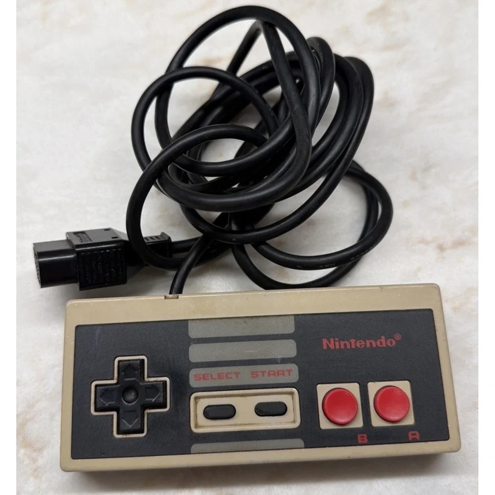 Nintendo 1985 Controller Original‎ NES-0044 Button Layout Propietary Connector